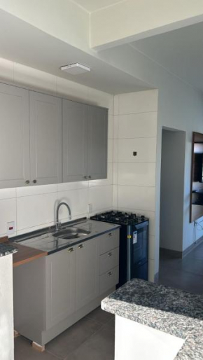 Apartamento completo com 2 quartos no centro de sinop